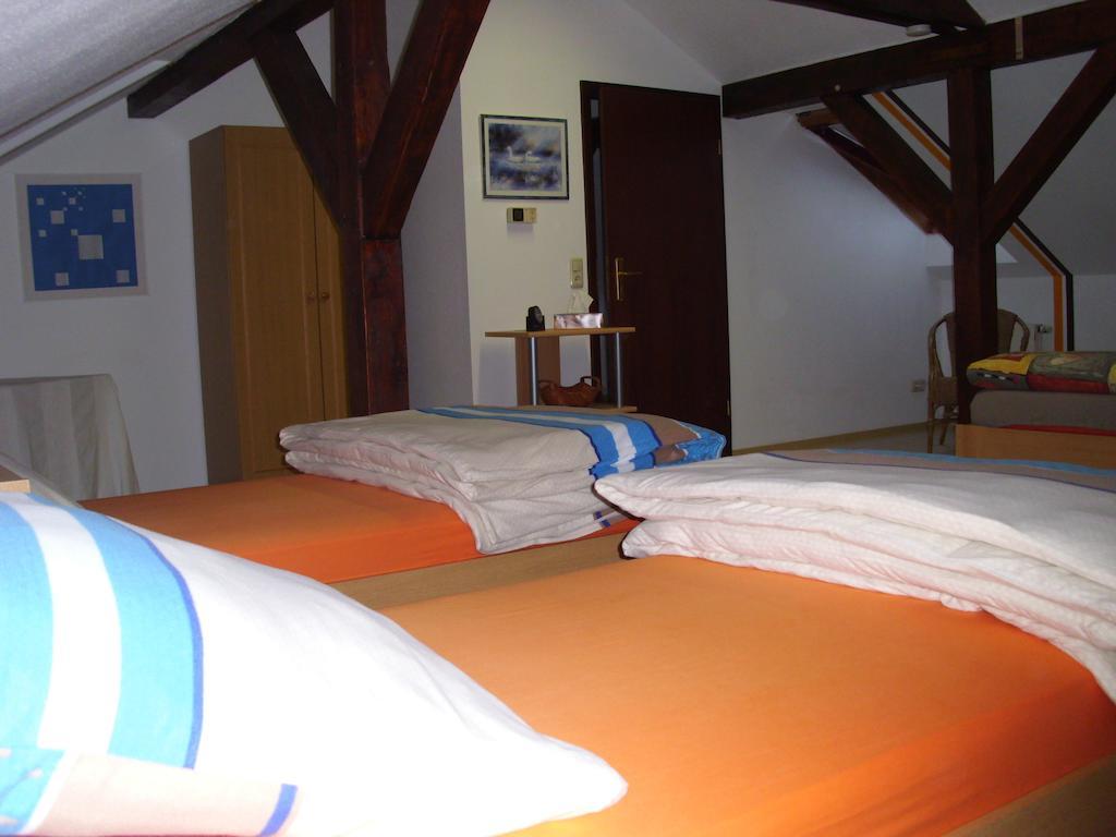 Ferienwohnung Am Dorfplatz Wittenberg Pokoj fotografie